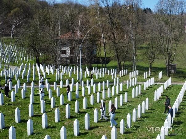 Vlada FBiH osigurala 50.000 KM za obilježavanje godišnjice genocida u Srebrenici