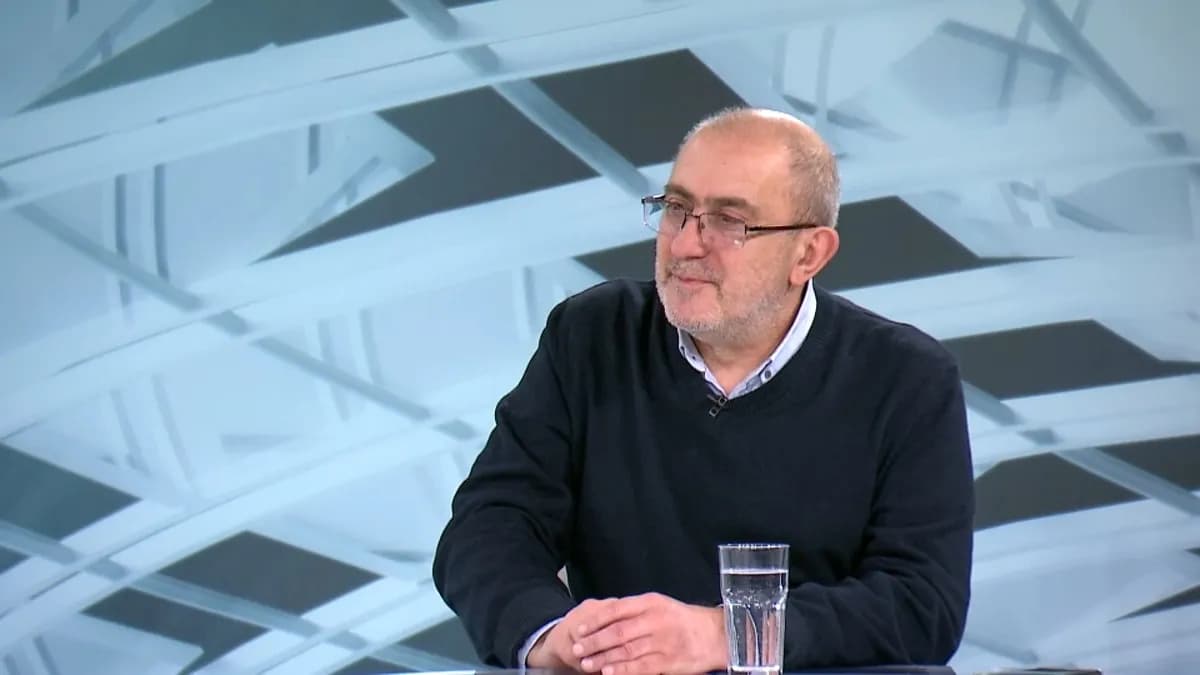 Švarm: Vučić pokušava da prikrije pad podrške SNS-u konsultacijama