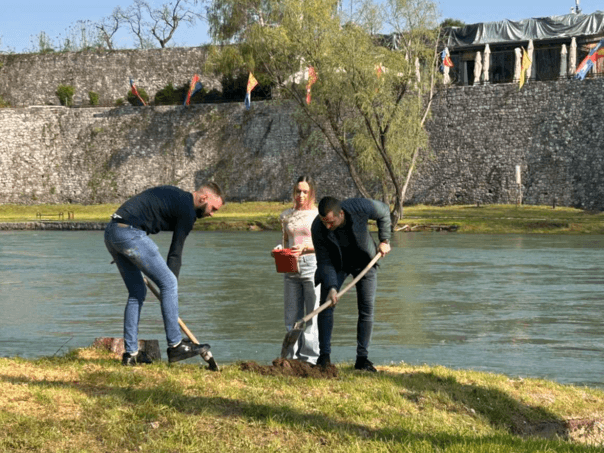 Mladi posadili nova stabla nakon sječe vrba u Banjaluci